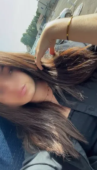 Carla, 18