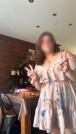 Daniela, 23