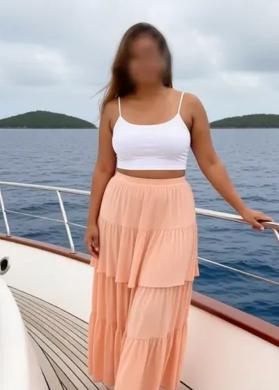 Emilia, 32