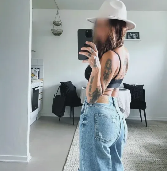 Fiona, 27