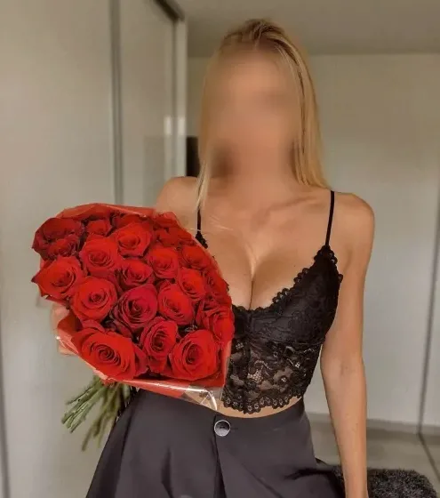 Larissa, 32