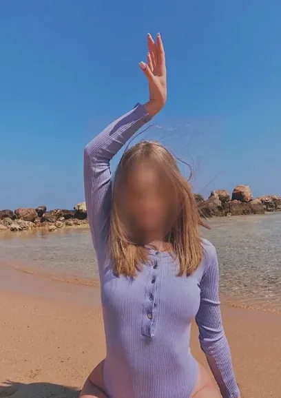 Larissa, 27