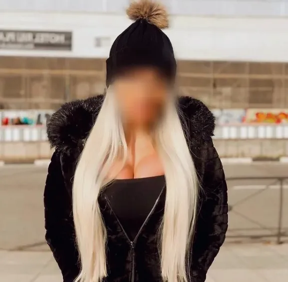 Laura, 35