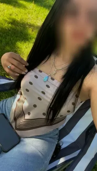 Nadine, 25