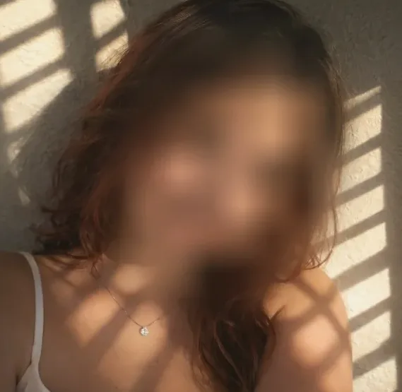 Viktoria, 23